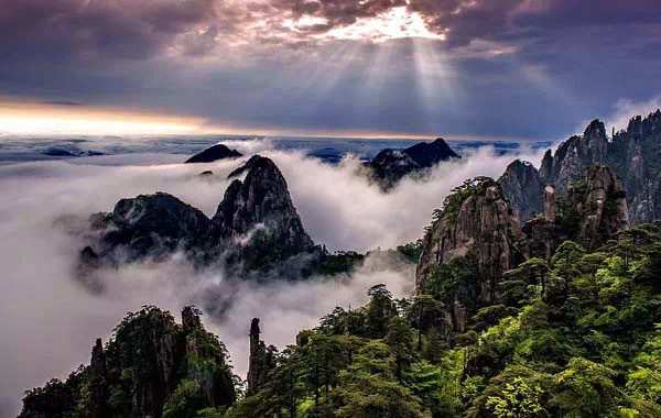 Every bit of Huangshan Mountain scenery is worth painting.
