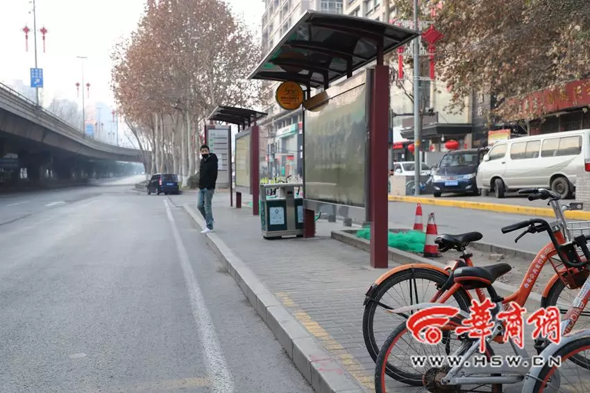 Difficult to see bus on road, Xi'an