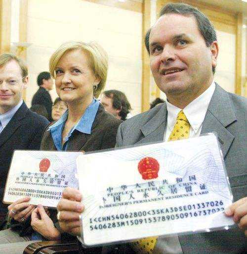 Foreigners get Chinese green card