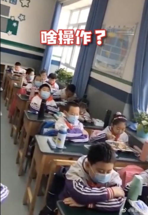 Chinese elementary school students eating in batches