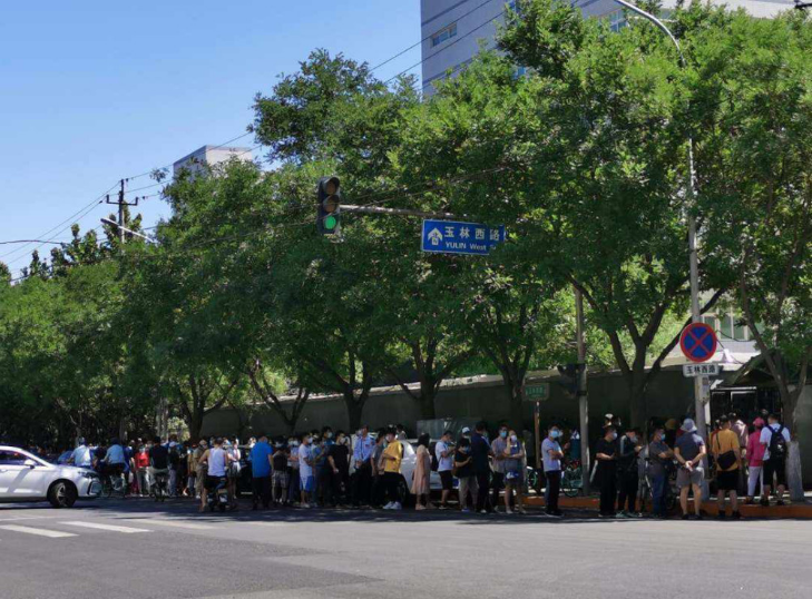 Beijing citizens line up for nucleic acid testing
