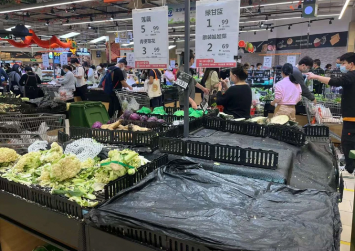 The Night of Beijing Citizens Grabbing Food