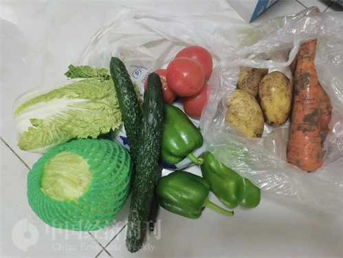Free vegetable packs distributed by the Beijing community